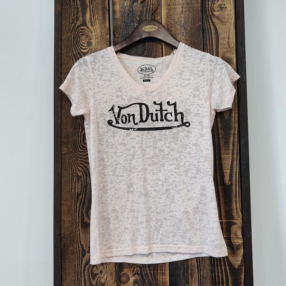 Von Dutch Classic V-neck with Front Print Women T-Shirt Rose / Black | US-HTLFOB271